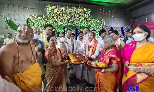 యాదాద్రిలో సీఎం కేసీఆర్ పర్యటన రద్దు.. పట్టువస్త్రాలు సమర్పించిన అధికారులు