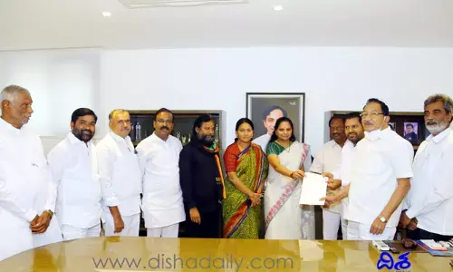 బీజేపీ కుట్రలను తిప్పికొట్టాలి.. ఎమ్మెల్సీ కవితతో TBGKS నేతల భేటీ