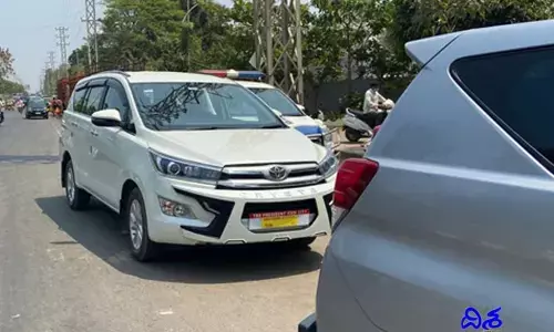 నగరంలో ఖాకీల ద్వంద వైఖరి.. వీఐపీలకు నో రూల్స్..?