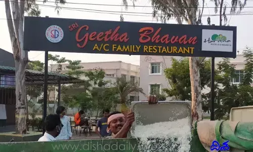 వేములవాడలోని హోటల్‌పై మున్సిపల్ అధికారుల ఆకస్మిక తనిఖీలు