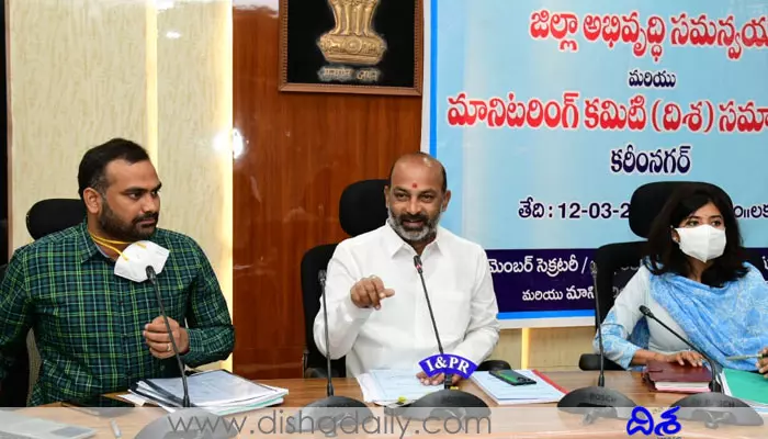 ప్రభుత్వ పథకాల అమలుకు సమష్టిగా కృషి చేద్దాం: బండి సంజయ్