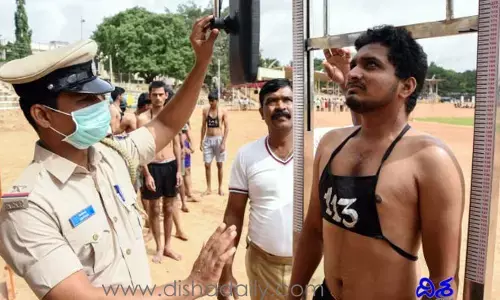 పోలీసు ఉద్యోగాలకు కనీస ఎత్తు 165Cm లకు తగ్గించాలి