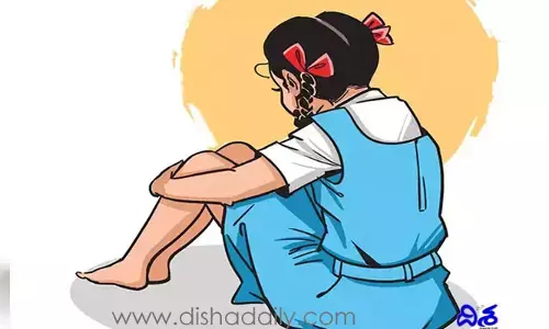 కాలేజీలో కామాంధుడు.. ఆ పరీక్షలకు వచ్చిన విద్యార్థినిపై..