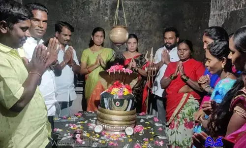 సీఎం కేసీఆర్‌కు అస్వస్థత.. ప్రత్యేక పూజలు నిర్వహించిన టీఆర్ఎస్ నాయకులు..