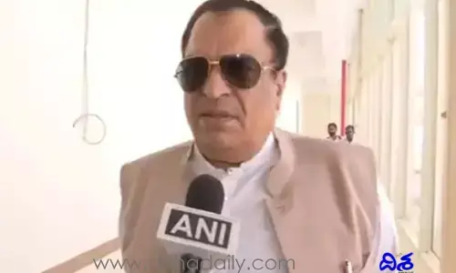 అక్కడ కాంగ్రెస్‌కు షాక్.. పార్టీని వీడిన ఎమ్మెల్సీ