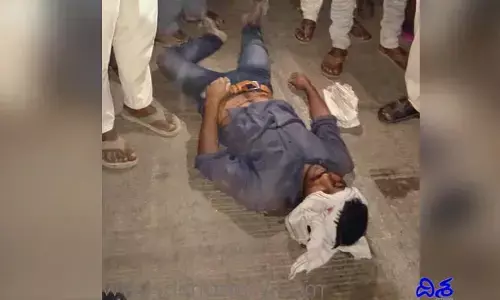 టోల్ ప్లాజా వద్ద రోడ్డు ప్రమాదం.. అక్కడికక్కడే యువకుడు మృతి