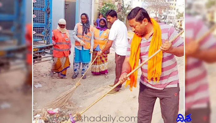 HYD: చీపురు పట్టి రోడ్లు ఊడ్చిన బీజేవైఎం జాతీయ నాయకుడు HYD: చీపురు పట్టి రోడ్లు ఊడ్చిన బీజేవైఎం జాతీయ నాయకుడు