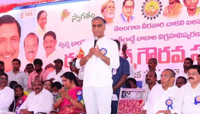 33 జిల్లాల్లో 66 కోట్లతో మాడ్రన్ దోబీ ఘాట్ లను నిర్మిస్తాం: మంత్రి హరీష్ 33 జిల్లాల్లో 66 కోట్లతో మాడ్రన్ దోబీ ఘాట్ లను నిర్మిస్తాం: మంత్రి హరీష్