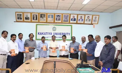 గిరిజన సాహిత్యంలో సమాజపు జీవిత మూలాలున్నాయి : KU ప్రోఫెసర్