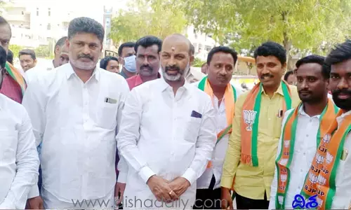 పోలంపల్లిలో కాంగ్రెస్‌కు భారీ షాకిచ్చిన బండి సంజయ్