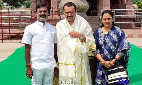 జోగులంబా సన్నిధిలో సినీ, రాజకీయ ప్రముఖులు