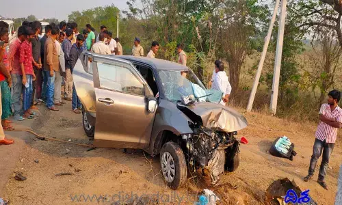 మనవరాలి అన్నప్రాసన కు వెళుతూ రోడ్డు ప్రమాదం.. ఒకే కుటుంబంలో ఐదుగురు..