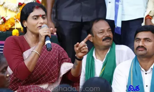 మంచోడు మంచోడు అంటే మంచమెత్తుకు పోయాడు: వైఎస్ షర్మిళ