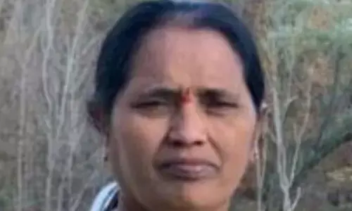 తల్లి అంత్యక్రియలను ఆన్‌లైన్‌లో వీక్షించిన కొడుకులు
