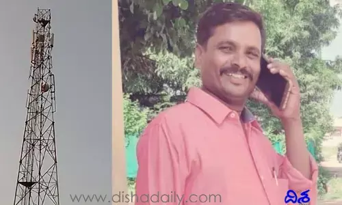 న్యాయం కోసం సెల్ టవర్ ఎక్కిన రిపోర్టర్.. స్థానికంగా సంచలనం రేపిన ఘటన..