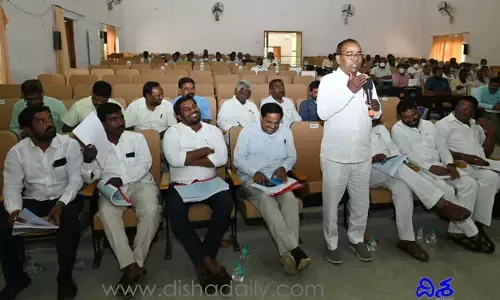 ఇసుక మాఫియాను ఎప్పుడు బంధు చేస్తారు..? ఎంపీ, ఎమ్మెల్యేలు ఫైర్