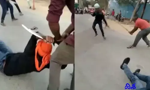 కూకట్​పల్లిలో చిరు వ్యాపారిపై తల్వార్​లతో దాడి.. నిందితులపై తిరగబడ్డ స్థానికులు.. వీడియో వైరల్
