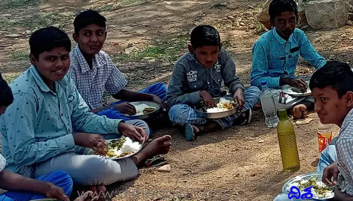అక్షయపాత్ర మాకొద్దు.. మధ్యాహ్న భోజనంలో లోపించిన నాణ్యత అక్షయపాత్ర మాకొద్దు.. మధ్యాహ్న భోజనంలో లోపించిన నాణ్యత