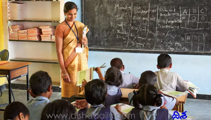 ఇంగ్లిష్ మీడియం బోధనకు 80 వేల మంది టీచర్లు ఇంగ్లిష్ మీడియం బోధనకు 80 వేల మంది టీచర్లు