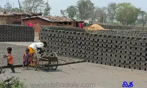 బట్టీల్లో ఛిద్రమవుతున్న బాల్యం.. అధికార పార్టీ నేత పేరు చెప్పుకొని వ్యాపారం