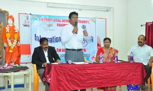 బాలికలు చదువుతో పాటు వాటిపై అవగాహన పెంచుకోవాలి