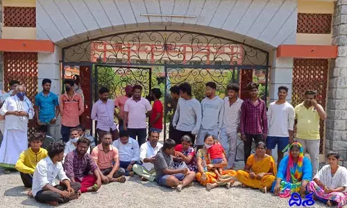 మతిస్థిమితం లేని విద్యార్థిపై టీచర్​ దాడి