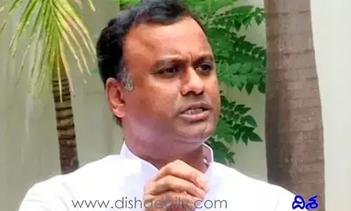మాజీ సీఎం కిరణ్ కుమార్ రెడ్డిని ఫాలో అవుతున్న టీఆర్ఎస్ ప్రభుత్వం : కోమటిరెడ్డి