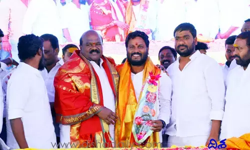సర్పంచ్ పుట్టినరోజు.. చిట్కుల్‌లో పండుగ వాతావరణం