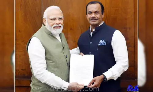 టీఆర్ఎస్ సర్కార్‌ గురించి చెబితే ప్రధాని ఆశ్చర్యపోయారు: కోమటిరెడ్డి