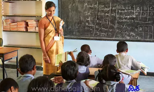 ఇంగ్లిష్ మీడియం బోధనకు 80 వేల మంది టీచర్లు