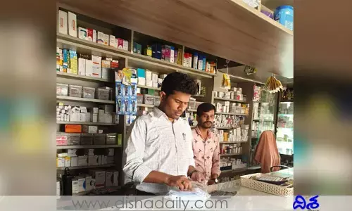 అధికారుల ఆకస్మిక దాడి.. 12 మెడికల్ దుకాణాల లెసెన్స్ రద్దు