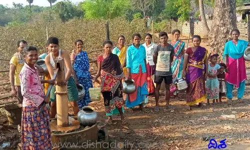 తాగునీటి కోసం గిరిజనుల ఇక్కట్లు.. నెల రోజులుగా నీళ్లు బంద్