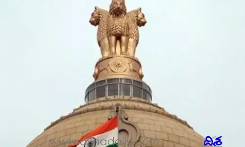 ఉపరాష్ట్రపతితో ప్రమాణ స్వీకారం చేయించేది ఎవరు..??