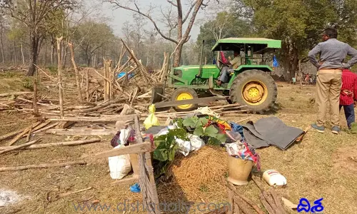 వారి గుడిసెలపై ఫారెస్ట్ అధికారులు దాడి..