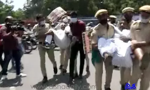 అసెంబ్లీ ముట్టడించిన రైతులు.. హై టెన్షన్