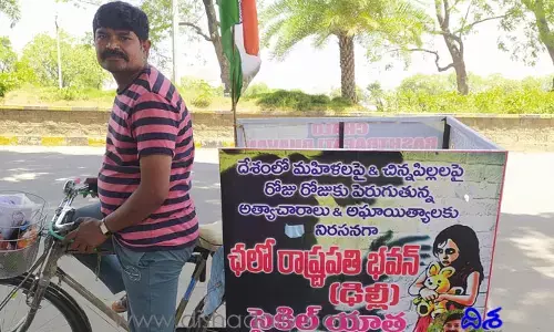 మహిళలపై లైంగిక దాడులకు నిరసనగా సైకిల్‌పై రాష్ట్రపతి భవన్‌‌కు..