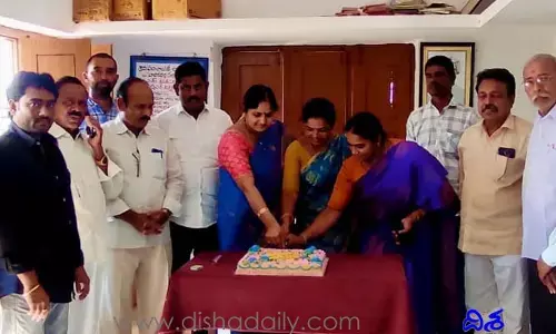 పంచాయతీ కార్యాలయంలో గులాబీ వేడుకలు..