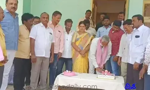 నామా నాగేశ్వర రావు జన్మదిన వేడుకల్లో వెల్లువెత్తుతున్న విమర్శలు