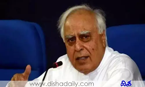 గాంధీలు తప్పుకోవాలి.. కొత్త నేతలు రావాలి : కపిల్ సిబాల్