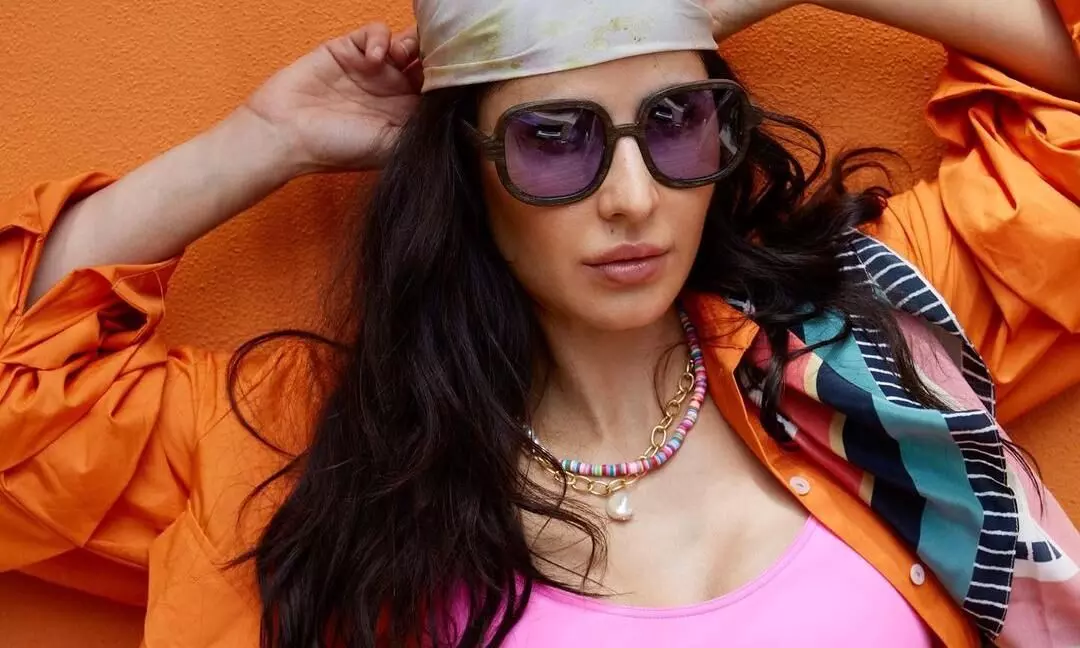 Katrina Kaif in Pink Casual Beachwear.. Check Out The Actress Sexy Bikini Looks Katrina Kaif in Pink Casual Beachwear.. Check Out The Actress Sexy Bikini Looks
