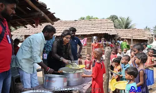 పుట్టిన రోజు సందర్భంగా గిరిజన పిల్లలకు అన్నదానం చేసిన ప్రముఖ జబర్దస్త్ ఆర్టిస్ట్