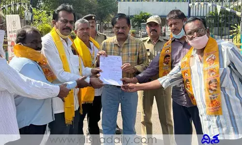 టీఎన్టీయూసీ ఆధ్వర్యంలో డీజీఎంకు సమ్మె నోటీస్