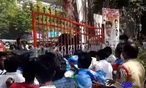 TSPSC ముట్టడికి విద్యార్థి నాయకులు యత్నం