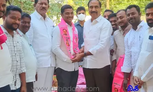 జగిత్యాలలో బీజేపీకి షాక్.. టీఆర్‌ఎస్‌లోకి కీలక నేత