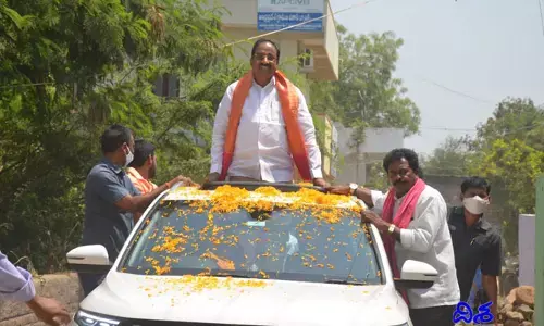 తుమ్మల సంచలన వ్యాఖ్యలు.. వారిని అసలే నమ్మొద్దంటూ..