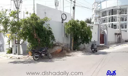 లక్షలు వెచ్చించారు.. లక్షణంగా వదిలేశారు