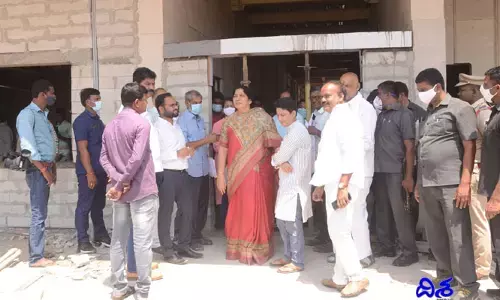 కేంద్ర ప్రభుత్వం ఇస్తామన్న ఉద్యోగాలు ఏవీ..? మంత్రి సత్యవతి రాథోడ్