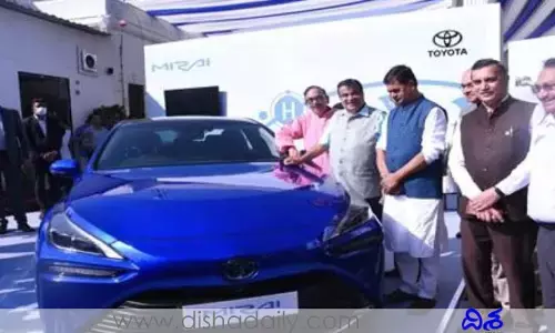 హైడ్రోజన్ కారును ఆవిష్కరించిన నితిన్ గడ్కరీ!