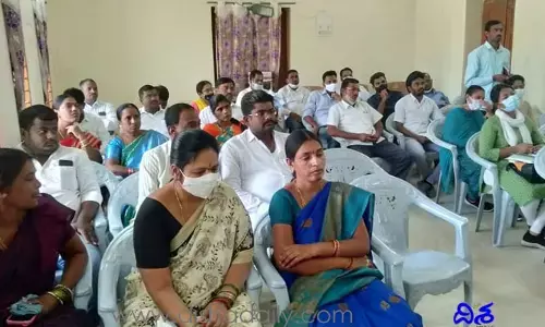 బీజేపీ సర్పంచ్‌లు ఉన్న గ్రామాల్లో నిధుల పట్ల వివక్ష