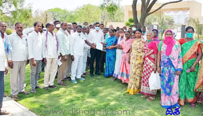 ఆ భూములను ప్రభుత్వం స్వాధీనం చేసుకోవద్దు ఆ భూములను ప్రభుత్వం స్వాధీనం చేసుకోవద్దు